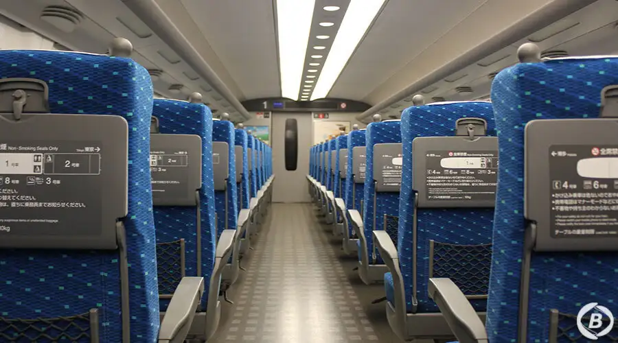 新幹線の車内