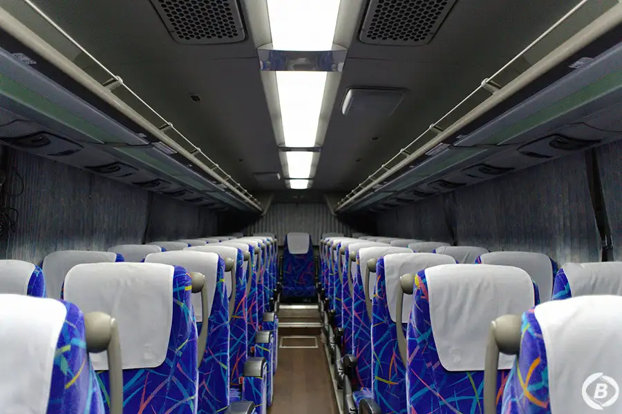 バス車内
