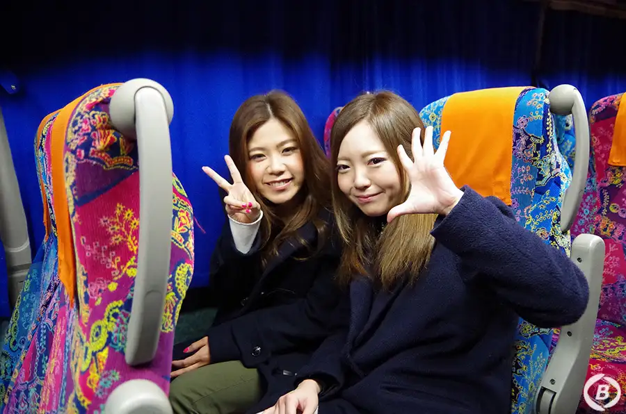 バス車内