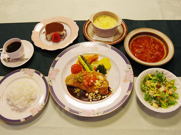 ホテルヴァイサーホフ八平・夕食一例