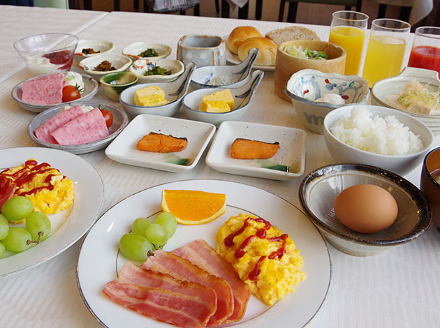 野沢グランドホテル・朝食一例