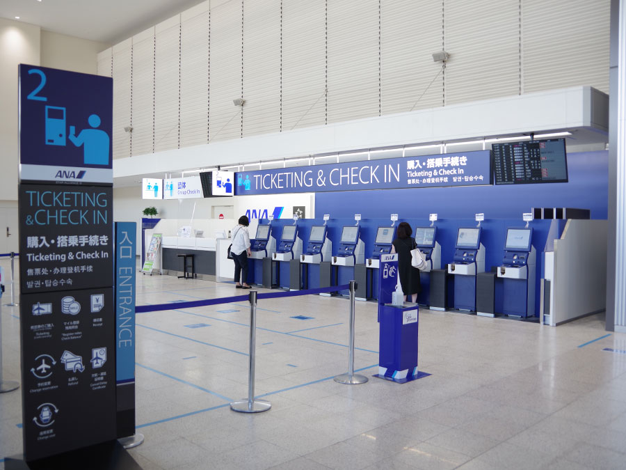 伊丹空港の南ターミナルの自動チェックイン機