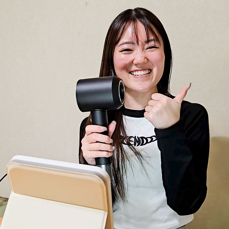ダイソン最新ドライヤーとLEDライト付きスタンドミラー