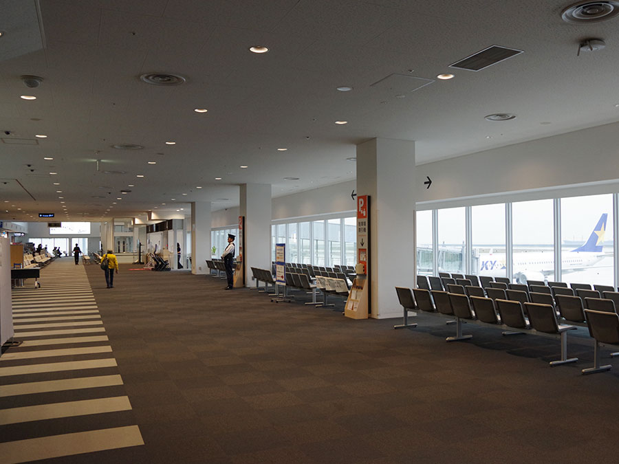 神戸空港の出発口