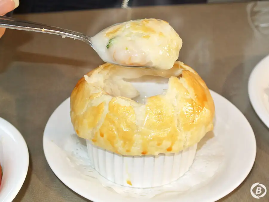 コミュニティハウス チロリアンのパイ包み焼きスープ